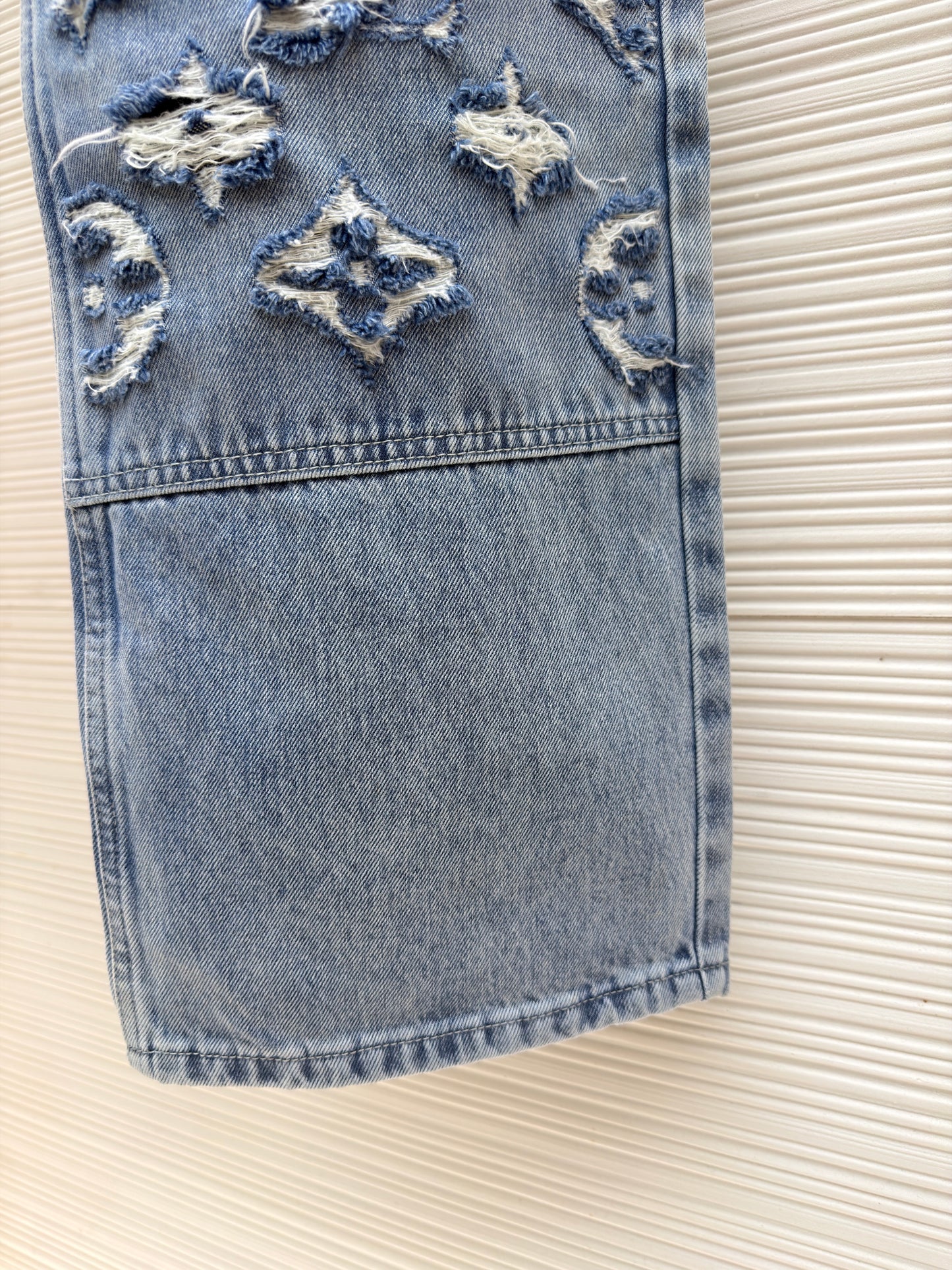 LOU JEANS