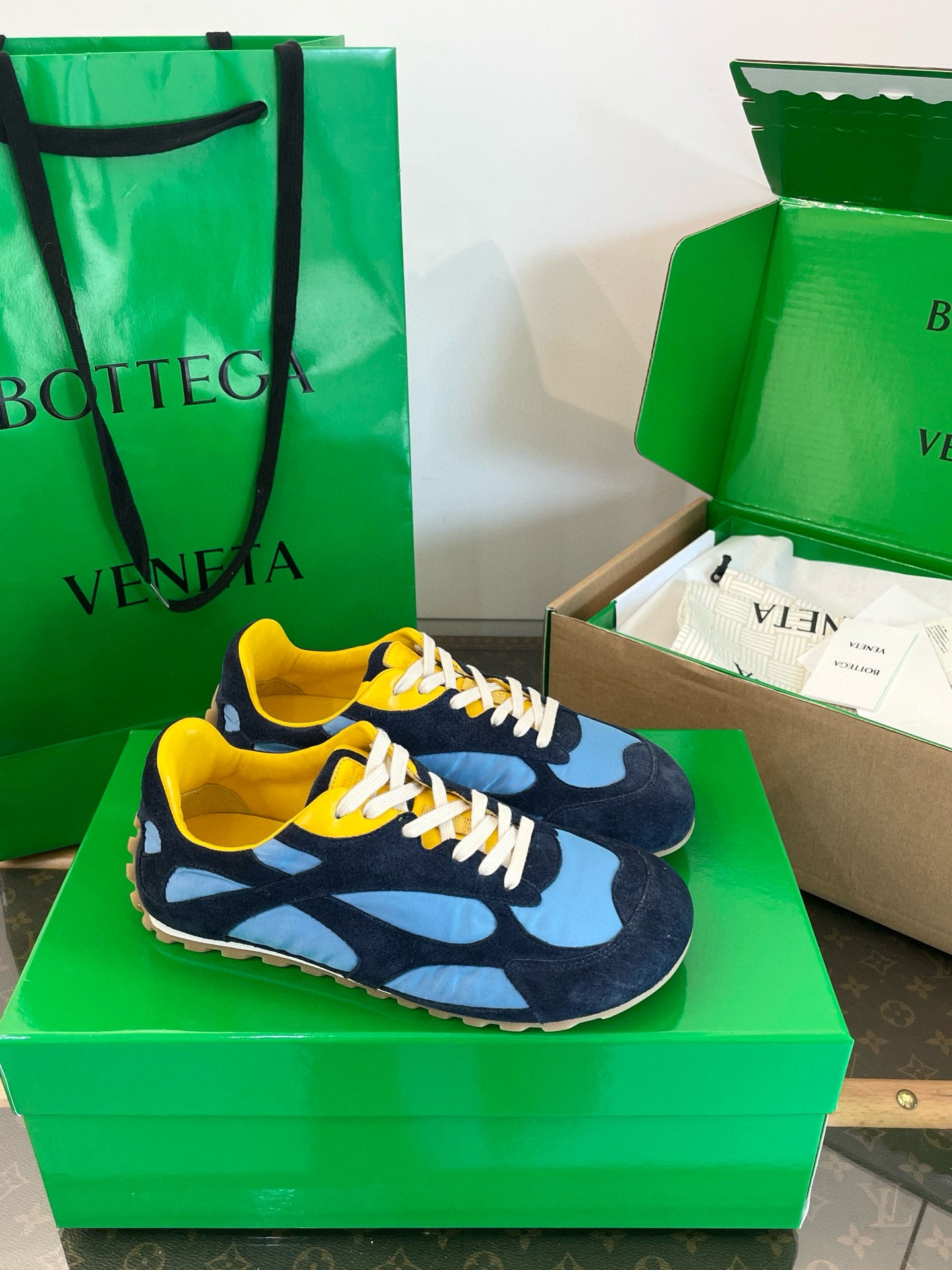 BOTT V ORBIT SNEAKER