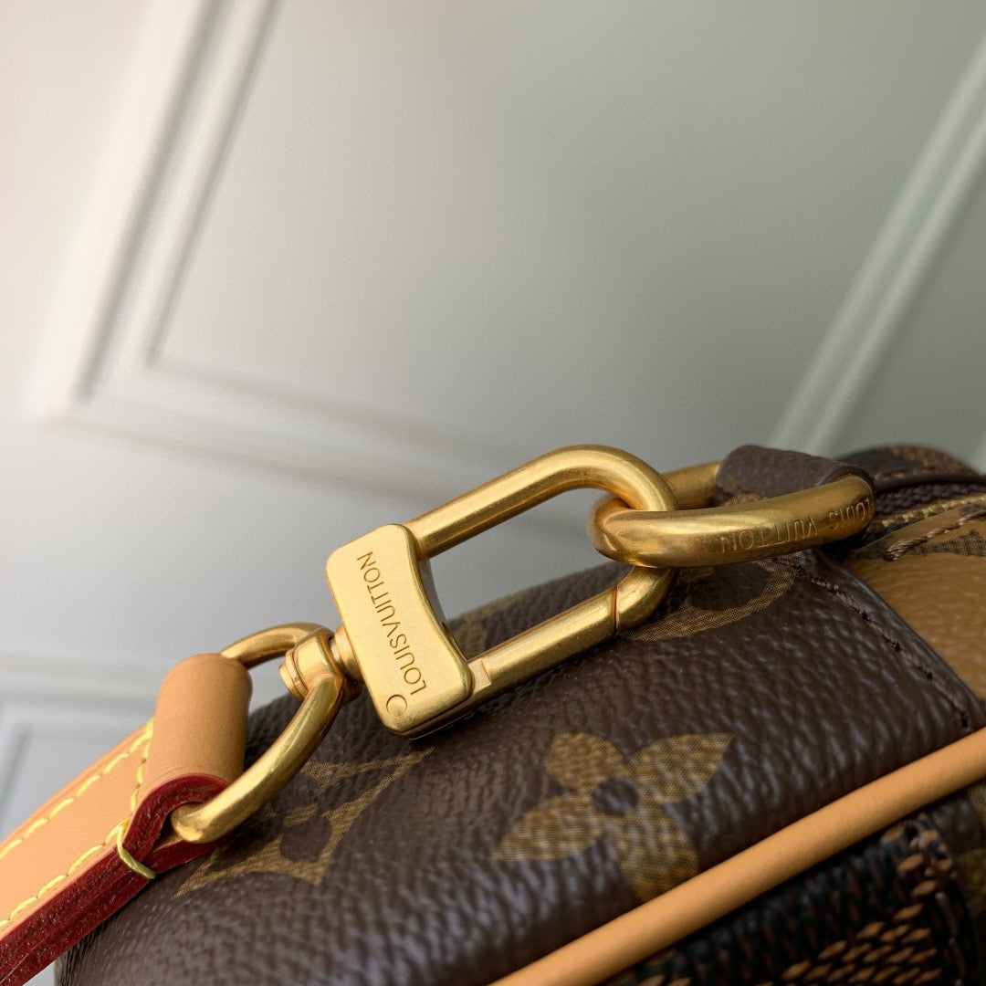 LOU TROCADERO WEARABLE WALLET