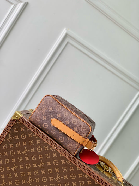 LOU LOCKER DOPP KIT