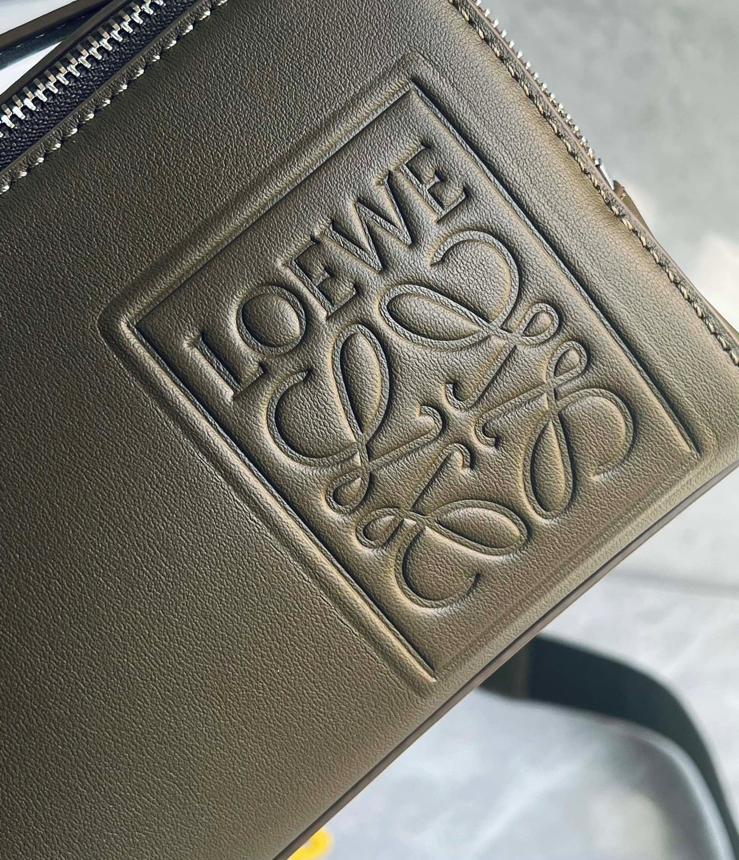LOEW MINI CAMERA CROSSBODY BAG