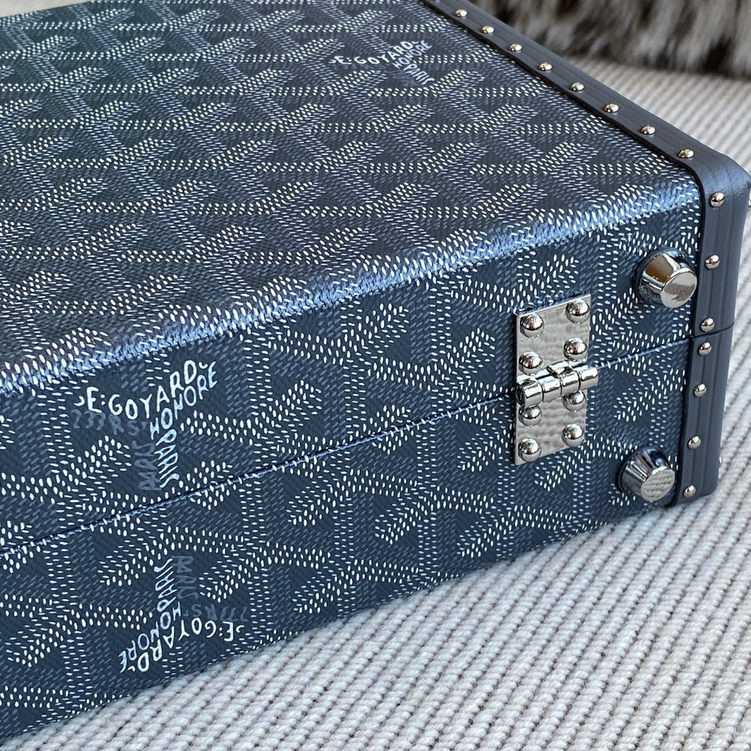 GOYA GRAND HOTEL TRUNK BAG