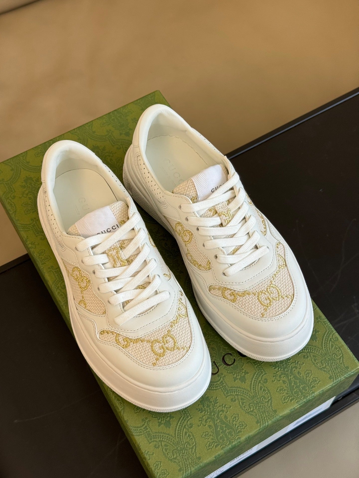 GG EMBOSSED SNEAKER