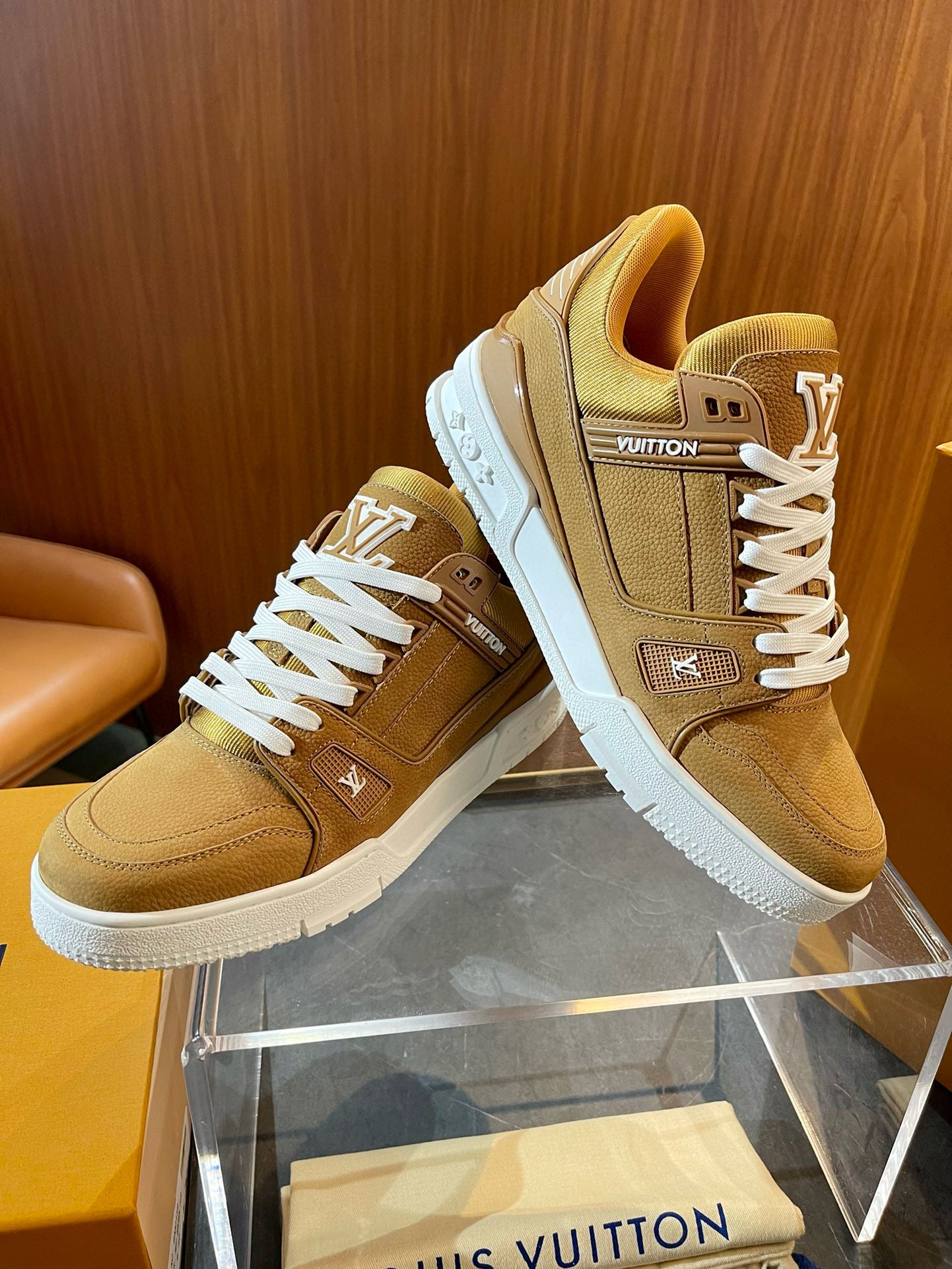 LOU TRAINERS