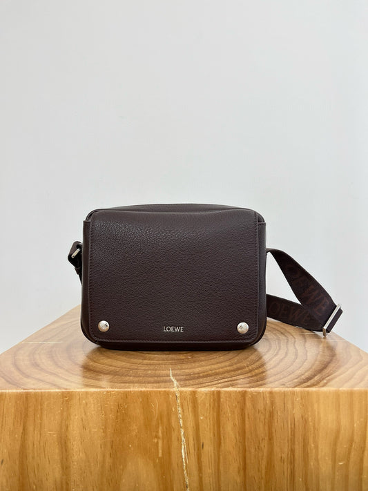 LOEW PEBBLE MESSENGER BAG