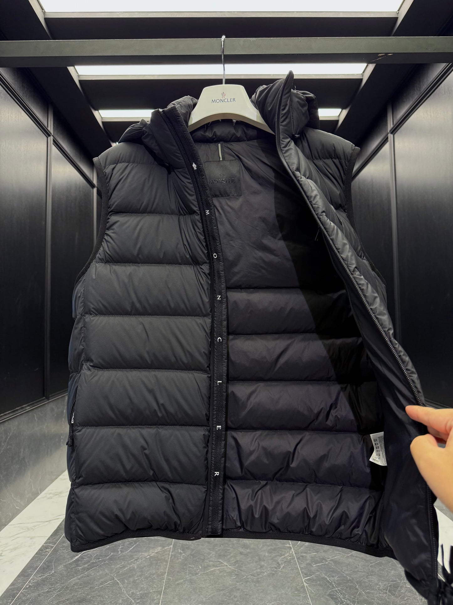 MONC VALMASQUE VEST