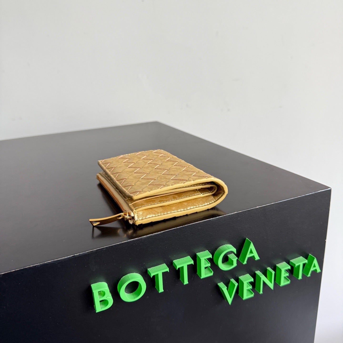 BOTT V LEATHER WALLET