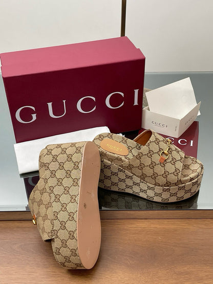 GG WEDGE SANDALS