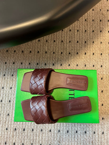 BOTT V SANDALS