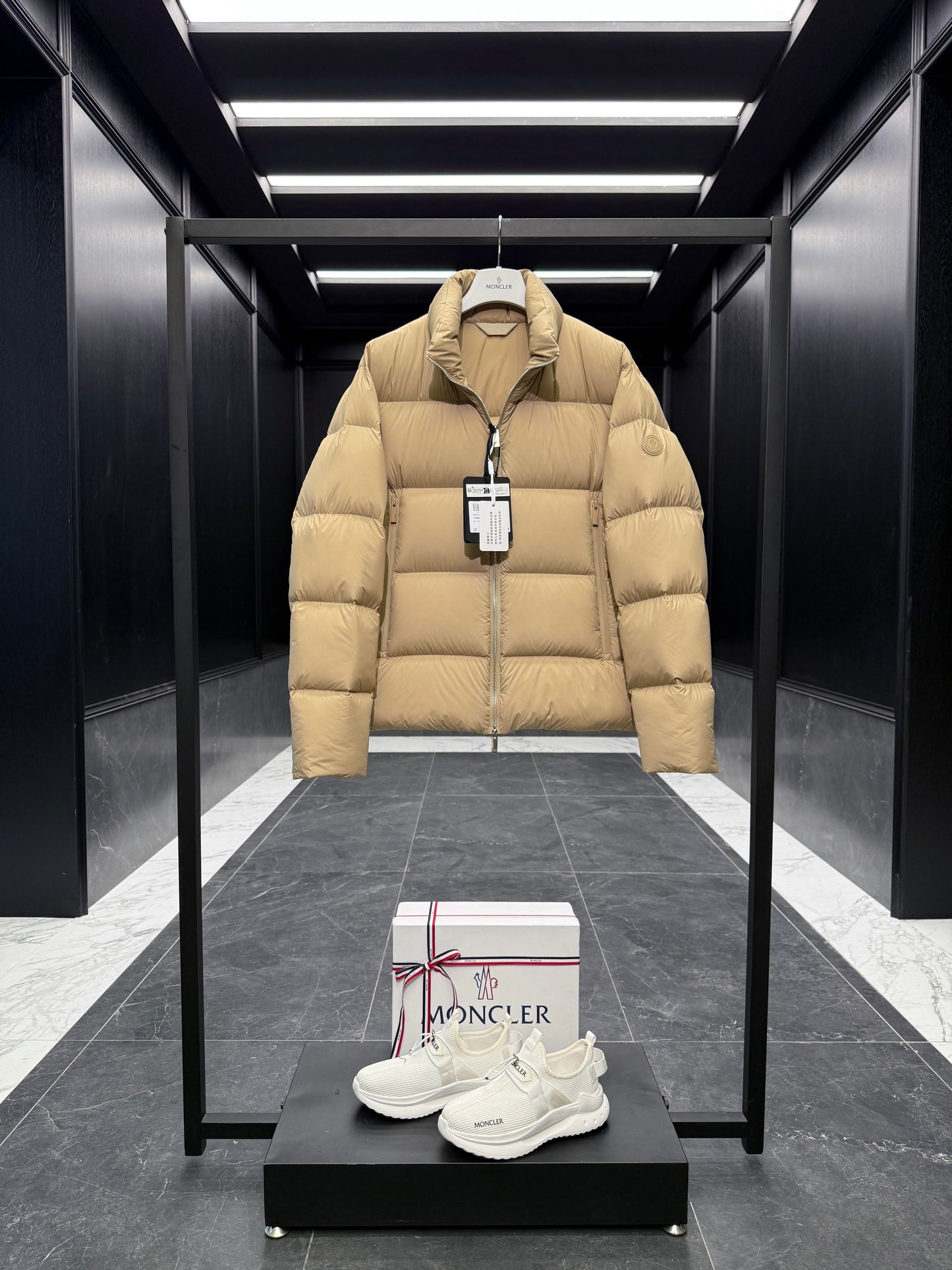 MONC TARN JACKET