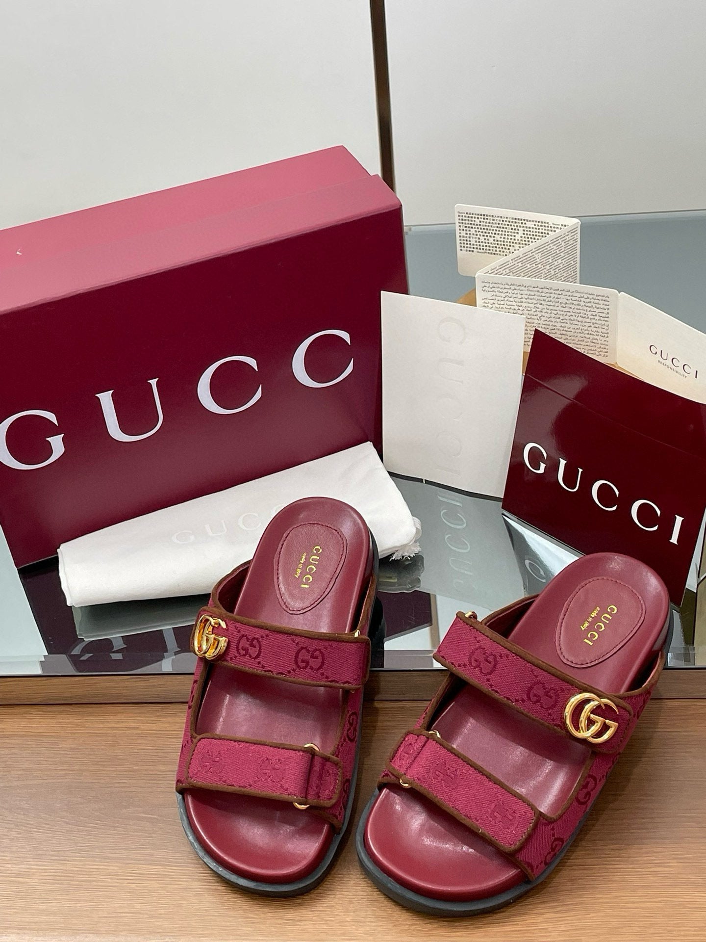 GG SANDALS