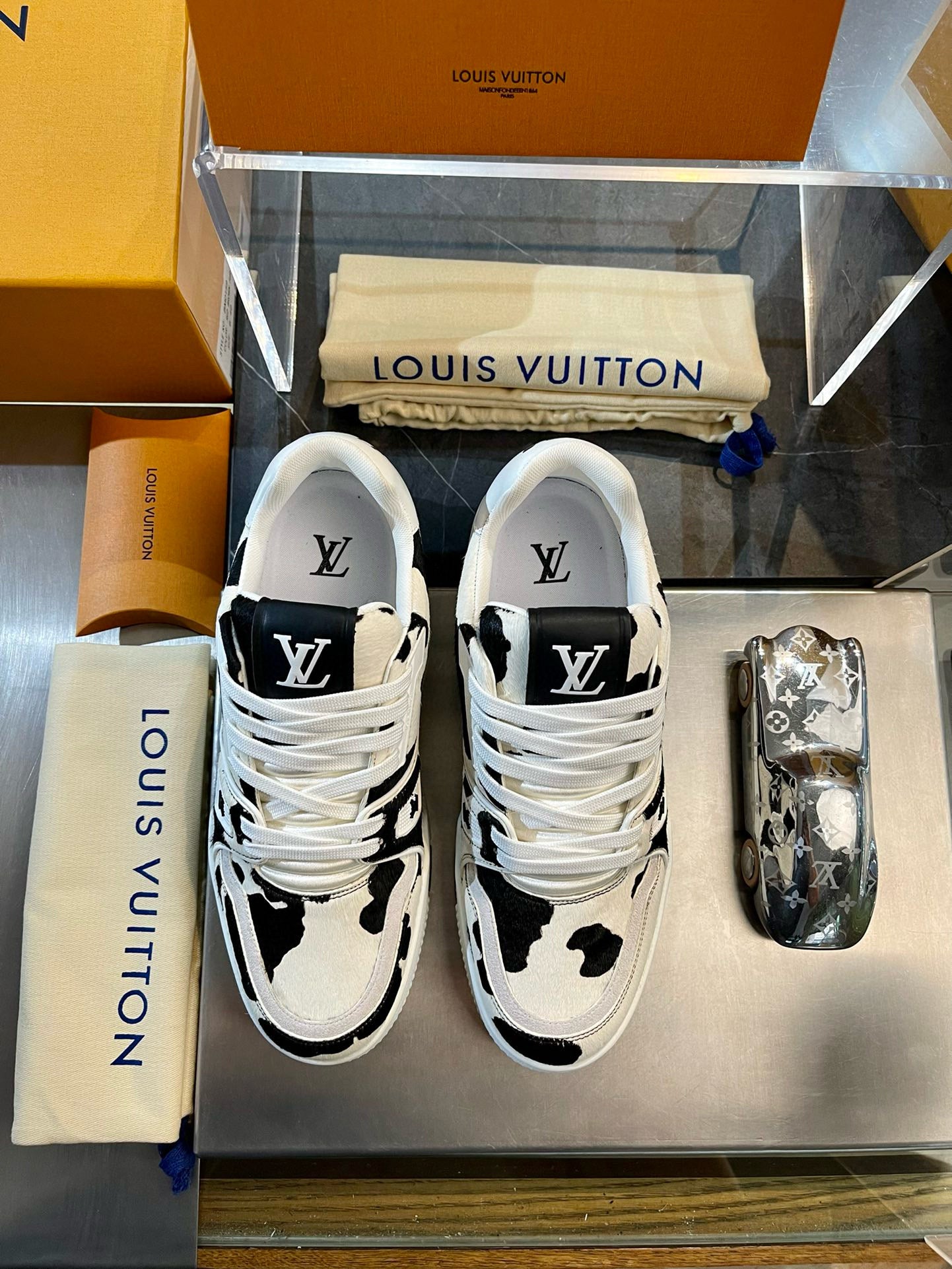 LOU TRAINERS