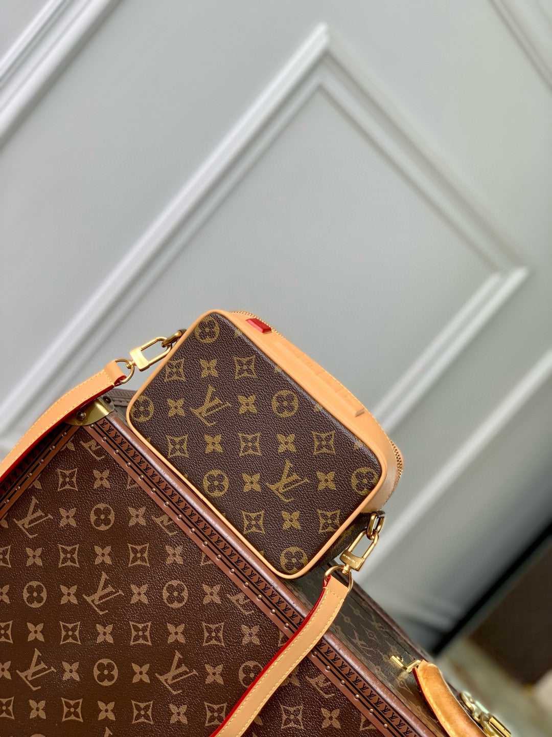 LOU BALADEUR WEARABLE WALLET