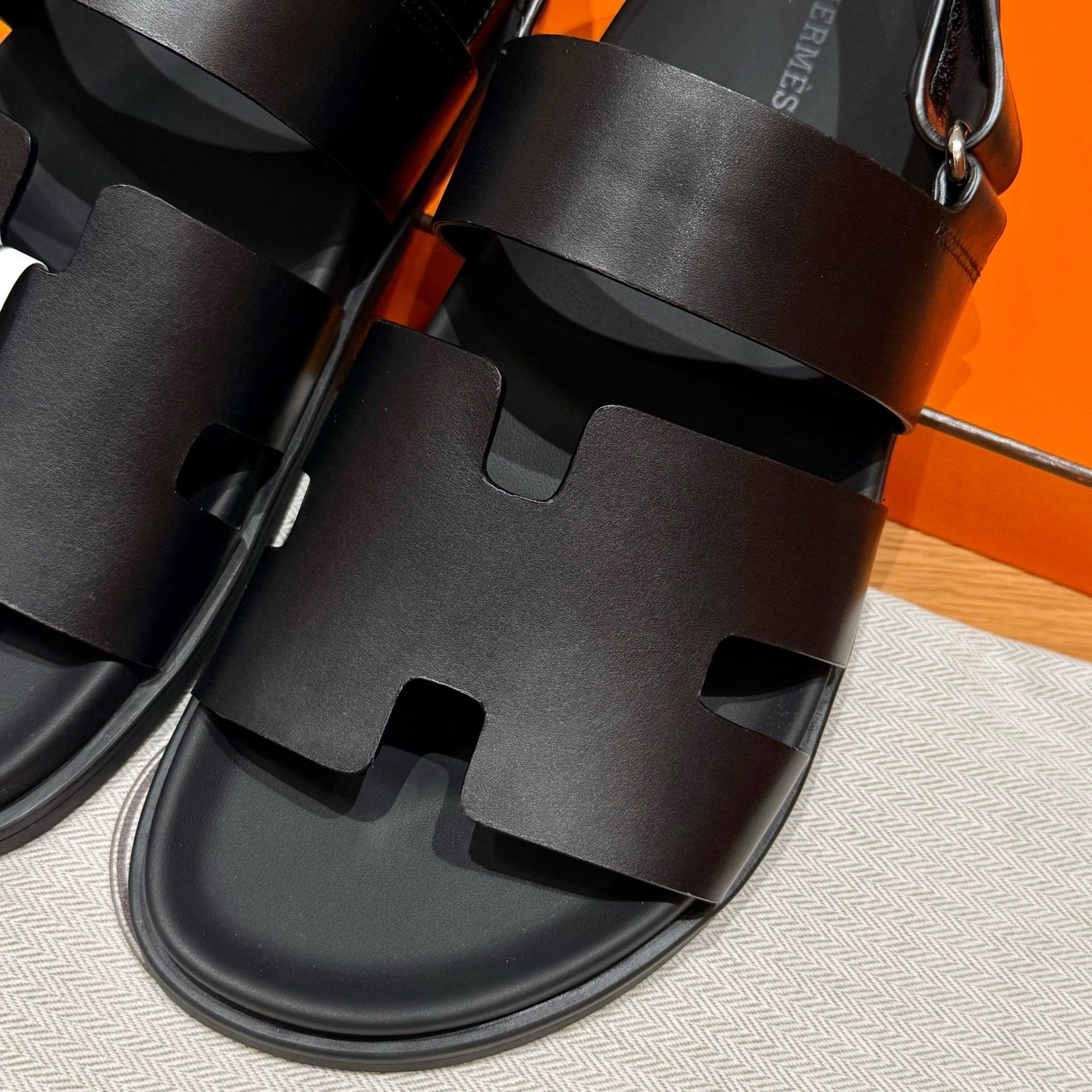 HERM GENIUS SANDALS
