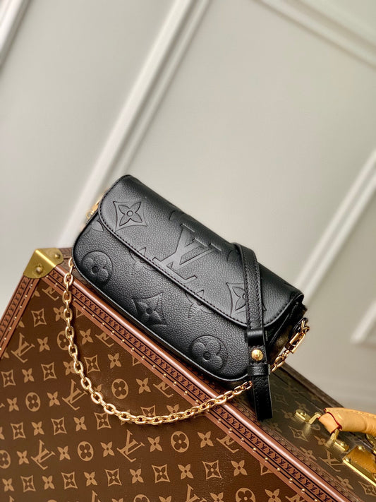 LOU IVY WALLET ON CHAIN BAG