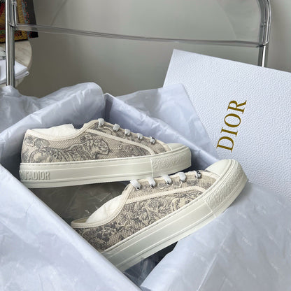 CD WALKN SNEAKER