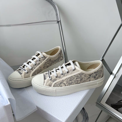 CD WALKN SNEAKER