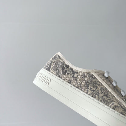 CD WALKN SNEAKER