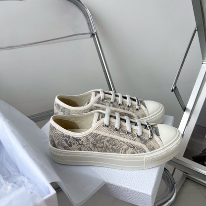 CD WALKN SNEAKER
