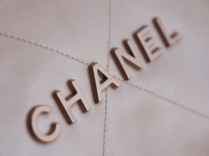 CC 22 SMALL HANDBAG