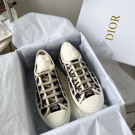 CD WALKN SNEAKER