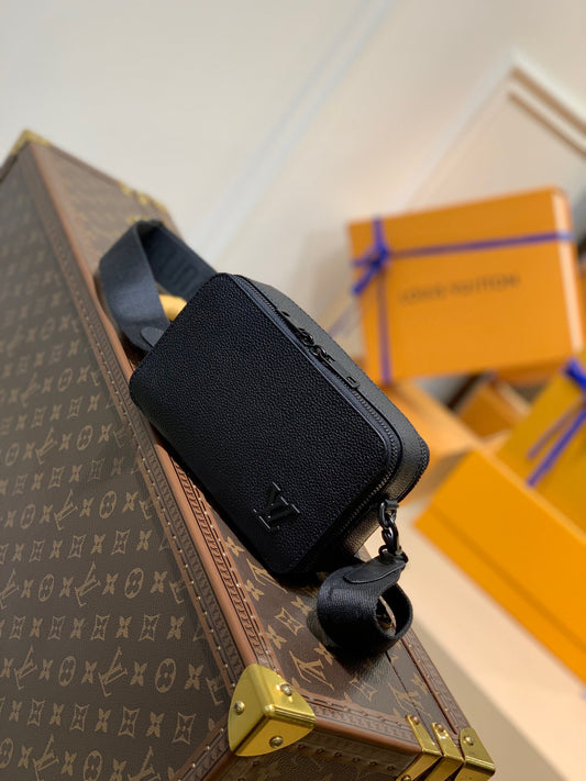 LOU ALPHA WEARABLE WALLET