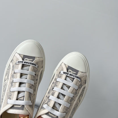 CD WALKN SNEAKER
