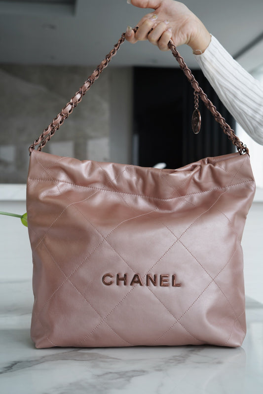 CC 22 SMALL HANDBAG