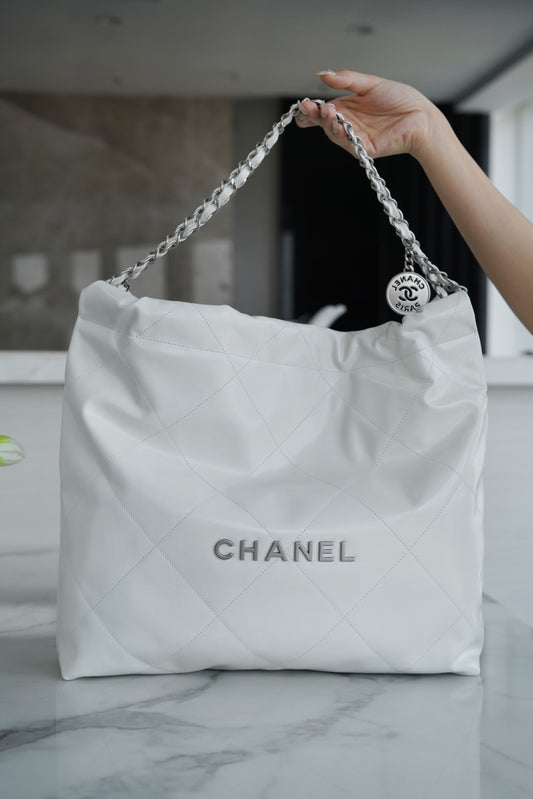 CC 22 SMALL HANDBAG