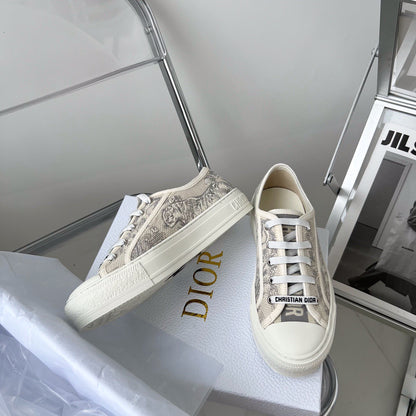 CD WALKN SNEAKER