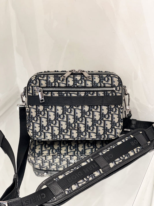 CD SAFARI MESSENGER BAG