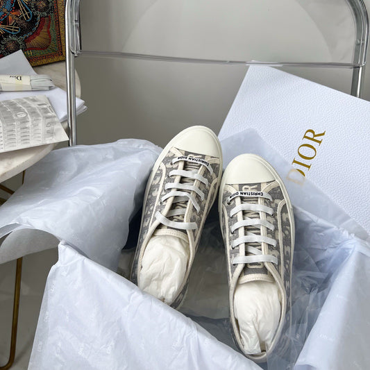 CD WALKN SNEAKER